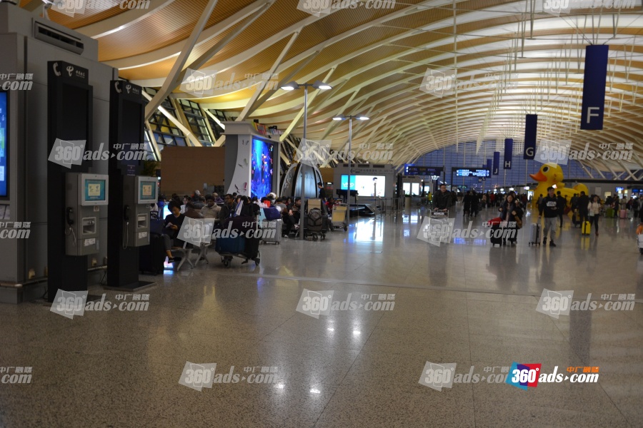 上海浦东国际机场t2航站楼出发层23号出入口旁