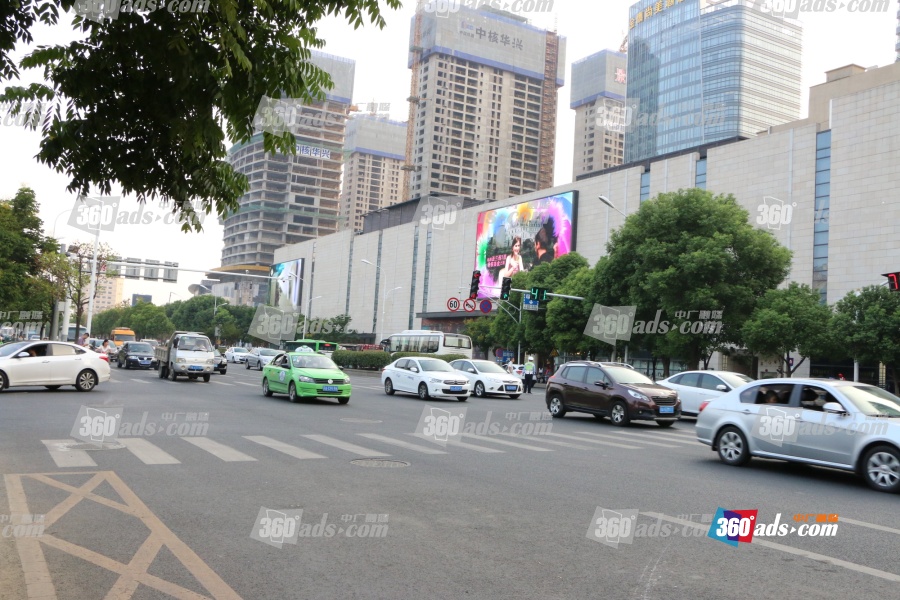 南京市江宁区双龙大道百家湖金鹰广场led显示屏