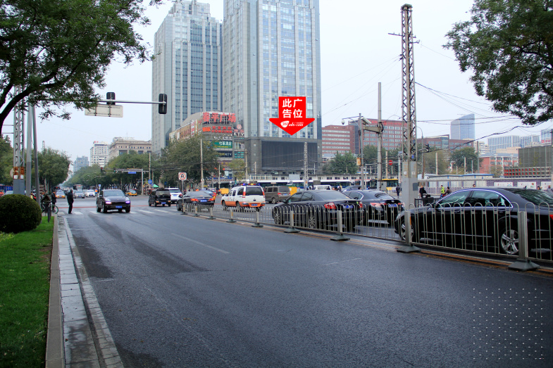 工体东路20号朝外大街东大桥环岛led显示屏