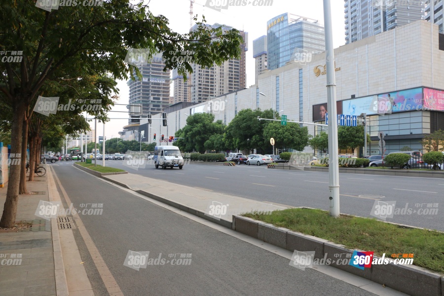 南京市江宁区双龙大道百家湖金鹰广场led显示屏