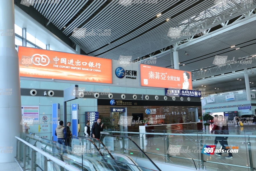 长沙黄花国际机场出发层国内1-6安检口旁墙面上方